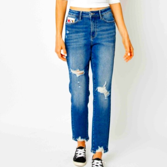 JUDY BLUE QUEEN OF HEARTS BOYFRIEND JEANS NWT - Picture 4 of 6